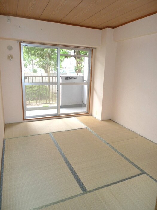 物件内観写真16　(室内からの展望)