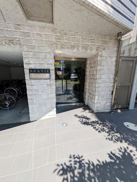 物件外観写真4　(エントランス部分)