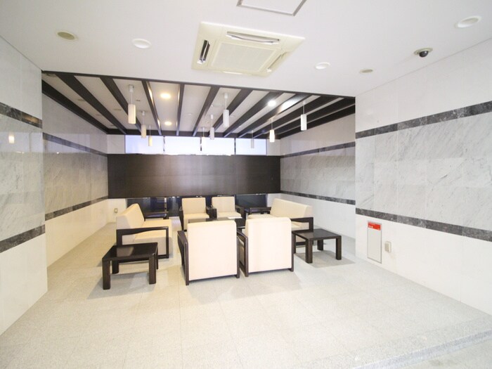 物件外観写真4　(エントランス部分)