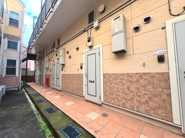 物件外観写真4　(エントランス部分)