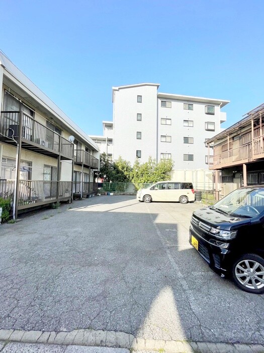 物件外観写真5　(駐車場)