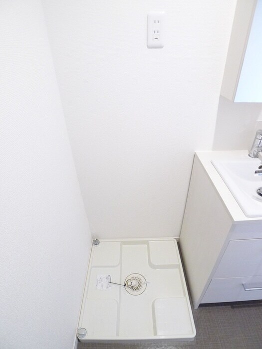 物件内観写真11　(洗濯機置場)