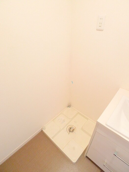 物件内観写真16　(洗濯機置場)