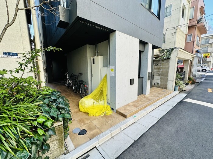 物件外観写真5　(エントランス部分)