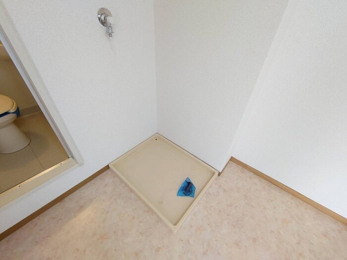 物件内観写真15　(洗濯機置場)