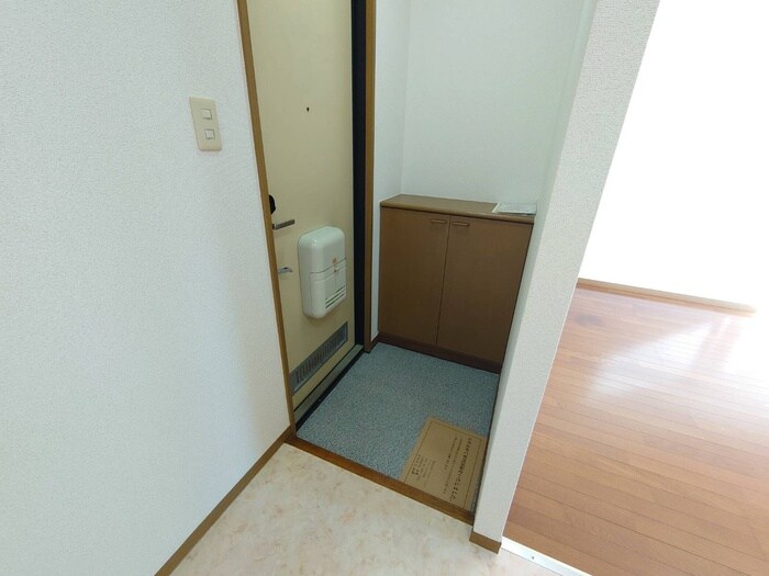 物件内観写真16　(玄関)