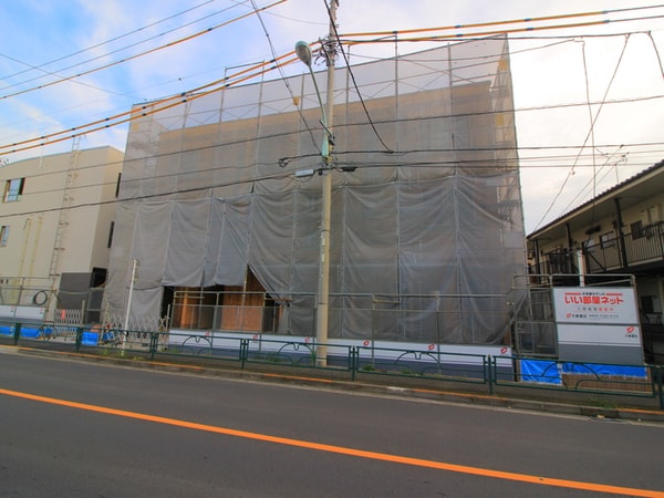 建築中