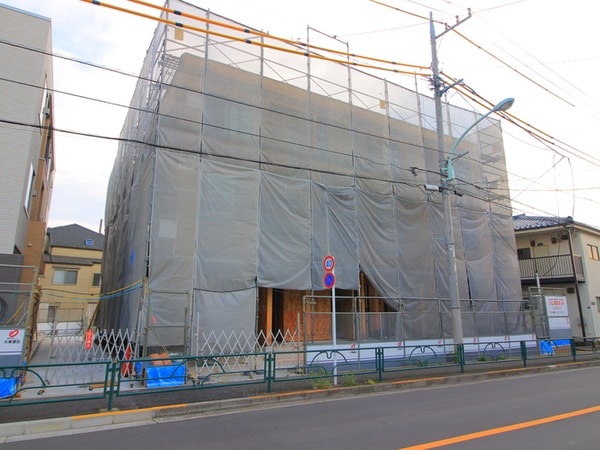 建築中