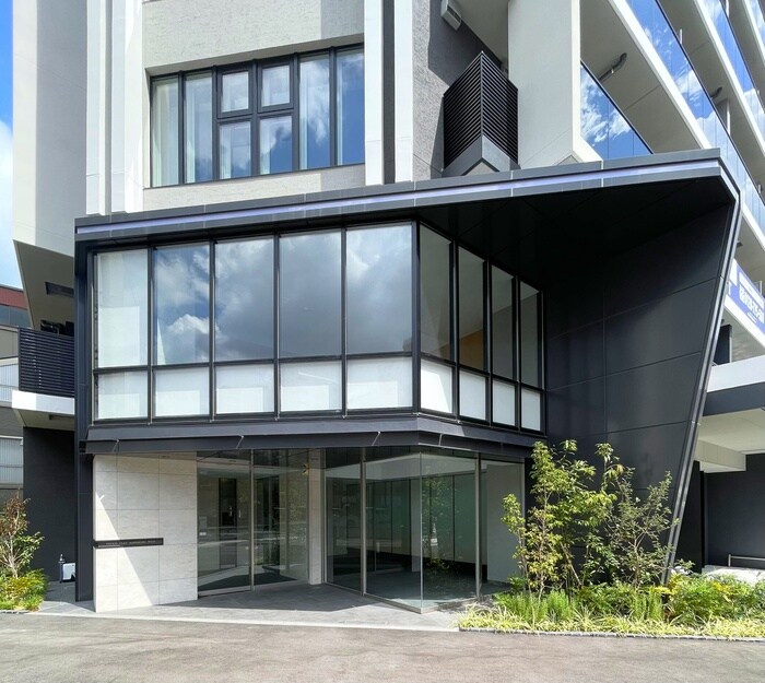 物件外観写真4　(エントランス部分)