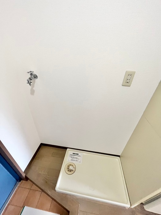 物件内観写真8　(洗濯機置場)