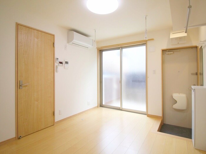 物件内観写真7　(室内からの展望)