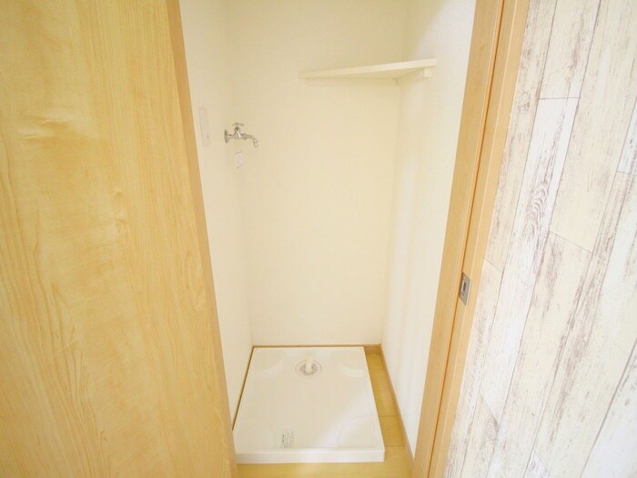 物件内観写真18　(洗濯機置場)
