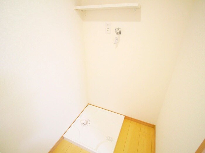 物件内観写真18　(洗濯機置場)