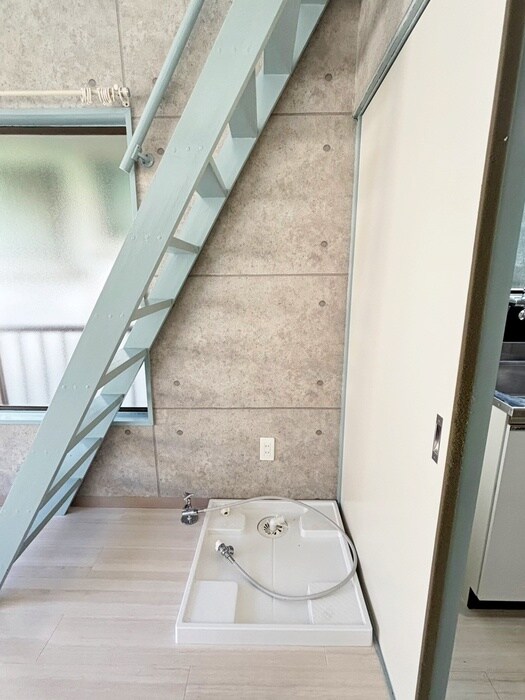 物件内観写真17　(洗濯機置場)