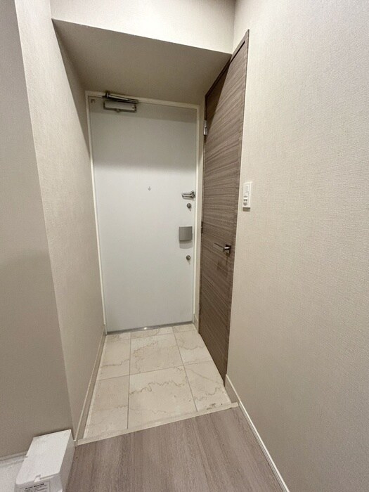 物件内観写真16　(玄関)