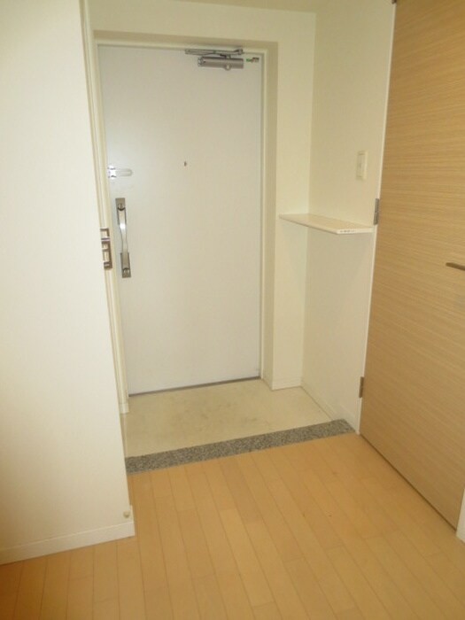 物件内観写真9　(玄関)