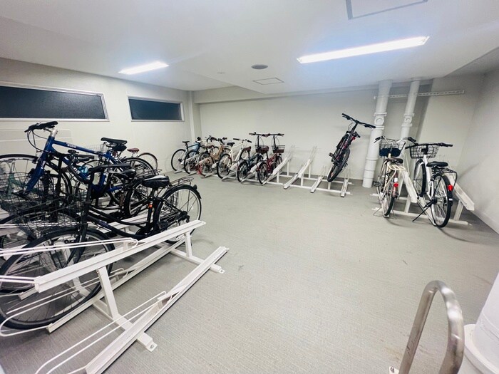 物件外観写真4　(駐輪場)