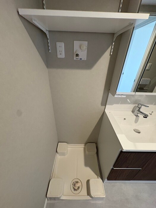 物件内観写真16　(洗濯機置場)