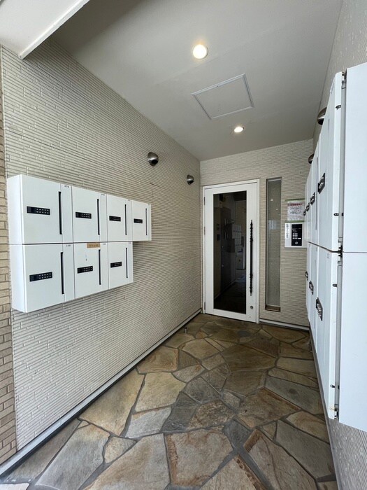 物件外観写真5　(エントランス部分)