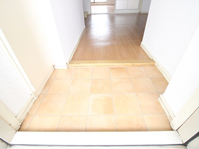 物件内観写真7　(玄関)