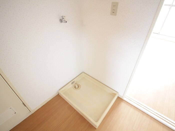 物件内観写真15　(洗濯機置場)