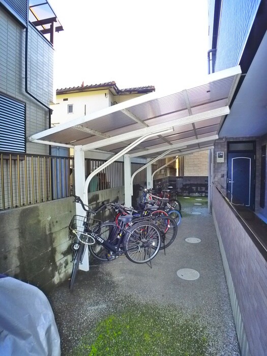 物件外観写真4　(駐輪場)