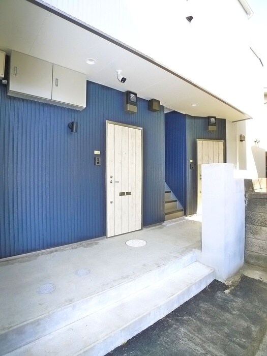 物件外観写真3　(エントランス部分)