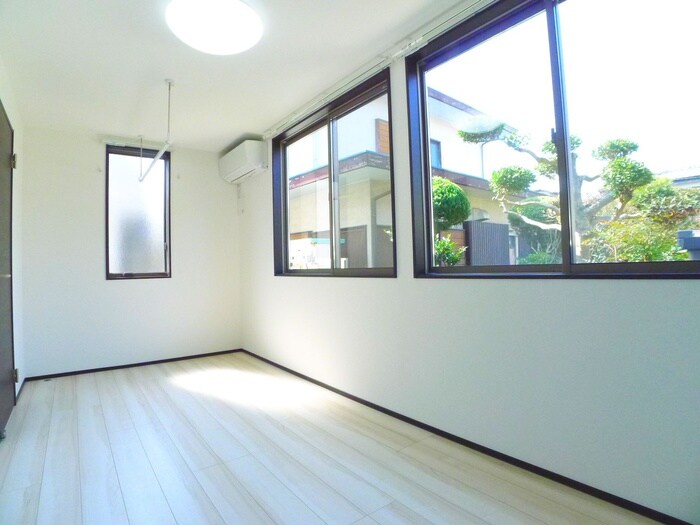 物件内観写真10　(室内からの展望)