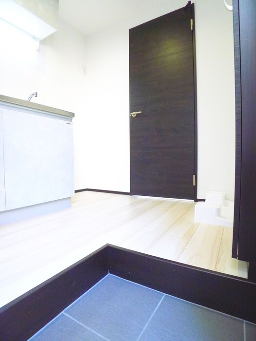 物件内観写真11　(玄関)