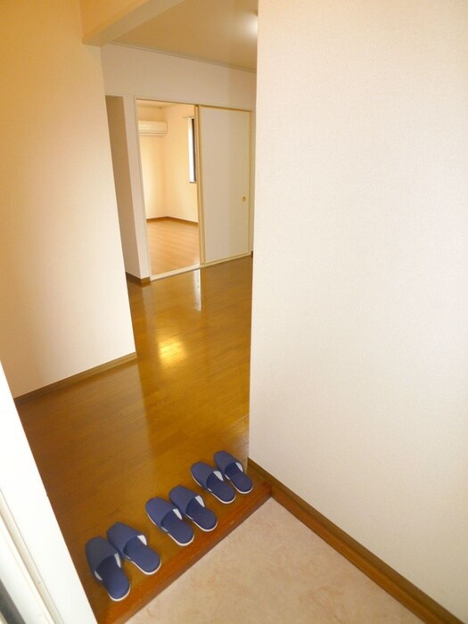 物件内観写真4　(玄関)