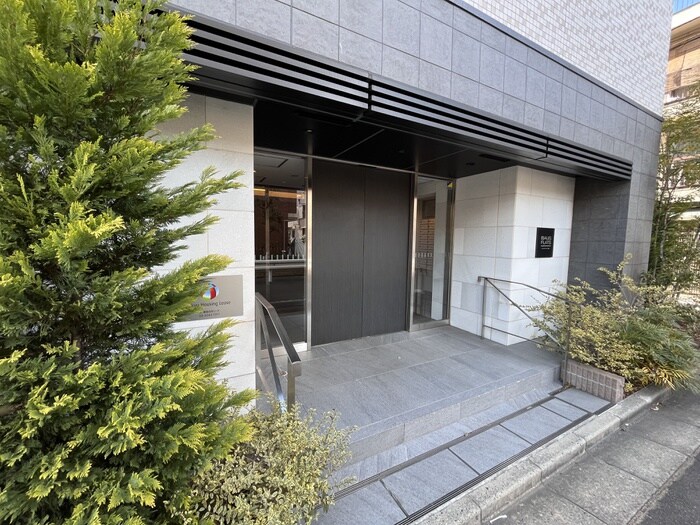 物件外観写真2　(エントランス部分)