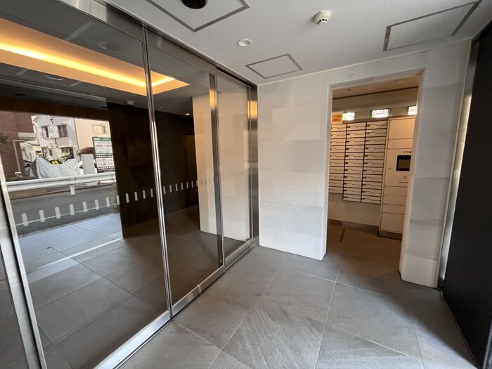 物件外観写真4　(エントランス部分)