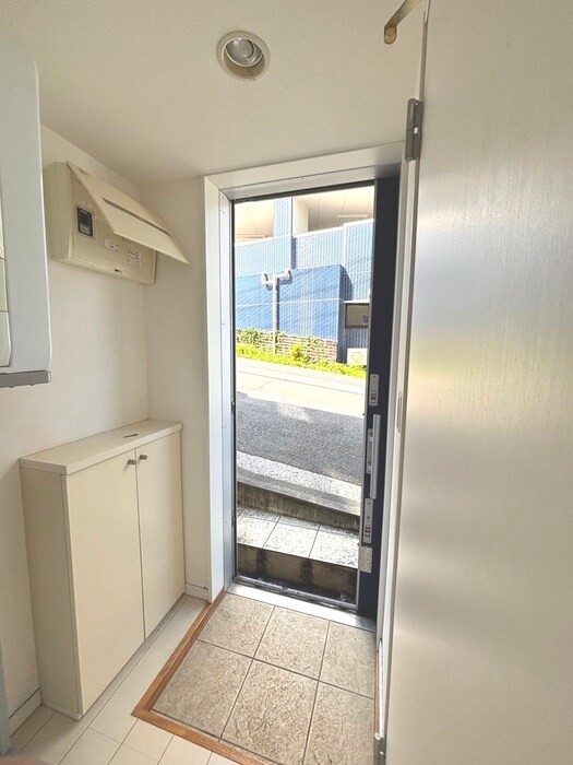 物件内観写真16　(玄関)