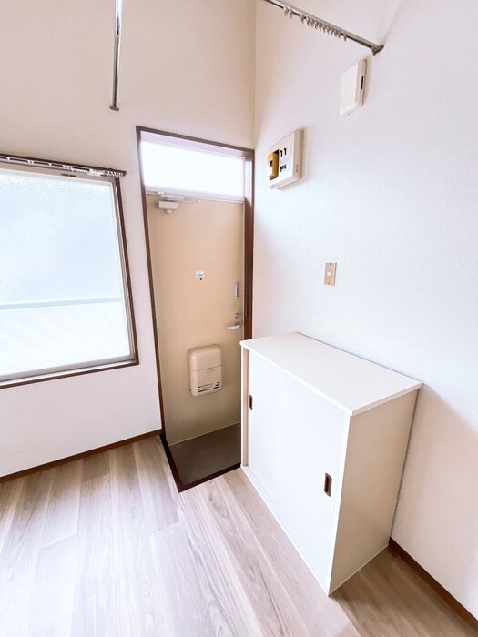 物件内観写真7　(玄関)