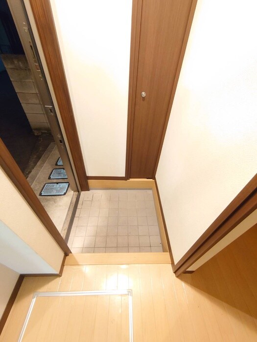 物件内観写真11　(玄関)