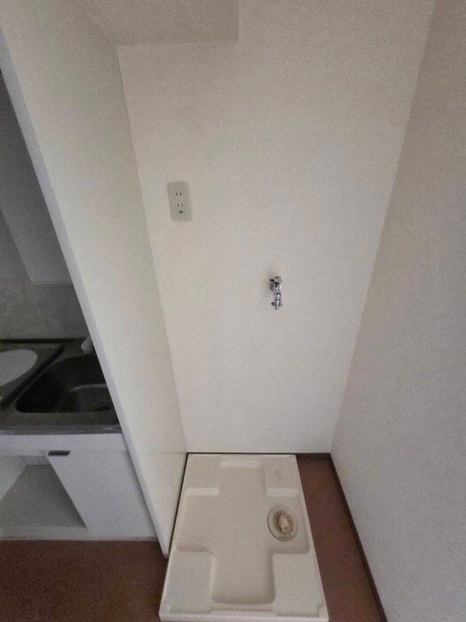 物件内観写真12　(洗濯機置場)