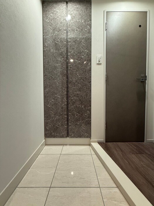 物件内観写真7　(玄関)