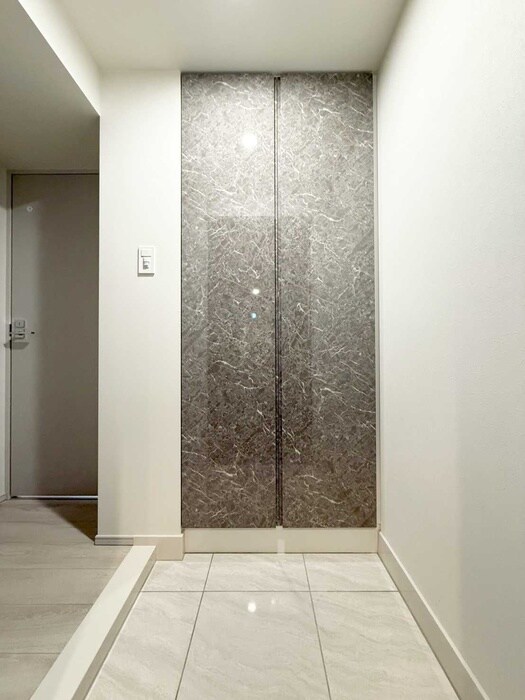 物件内観写真7　(玄関)