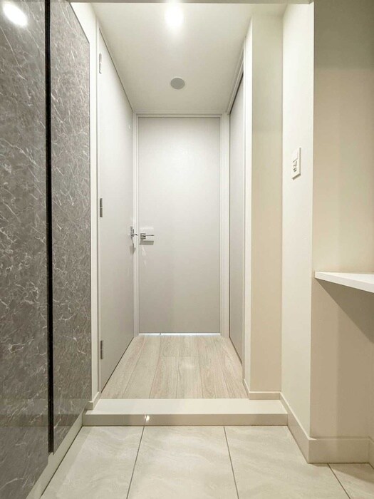 物件内観写真7　(玄関)