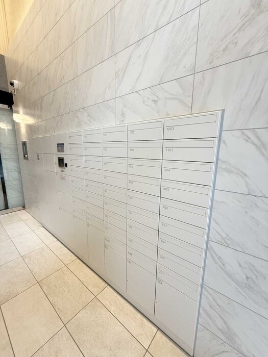 物件外観写真5　(エントランス部分)