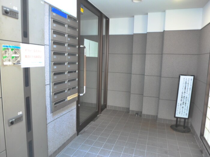 物件外観写真3　(エントランス部分)