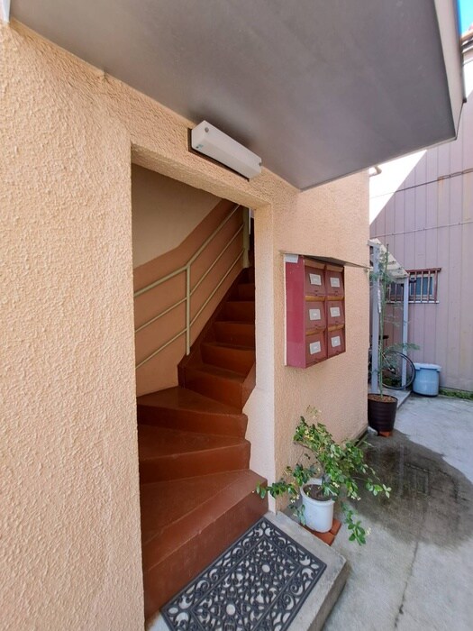 物件外観写真3　(エントランス部分)