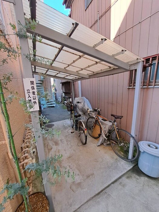 物件外観写真4　(駐輪場)