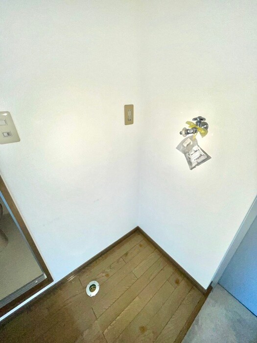 物件内観写真15　(洗濯機置場)