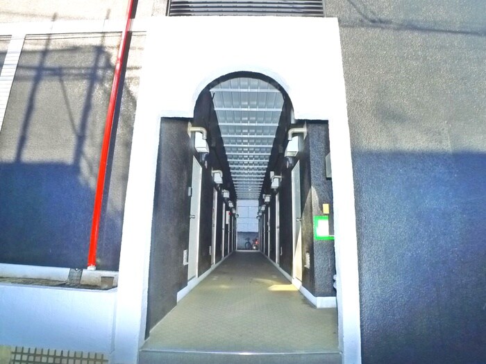 物件外観写真3　(エントランス部分)