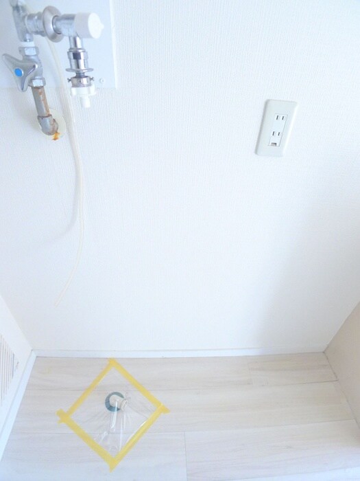 物件内観写真13　(洗濯機置場)