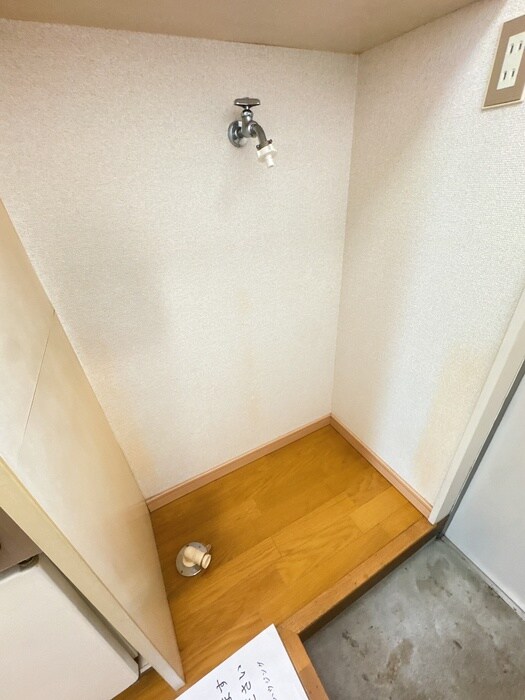 物件内観写真8　(洗濯機置場)