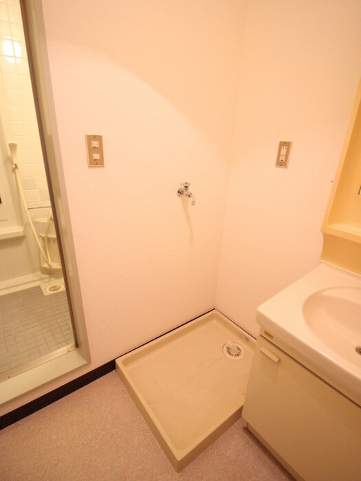 物件内観写真11　(洗濯機置場)