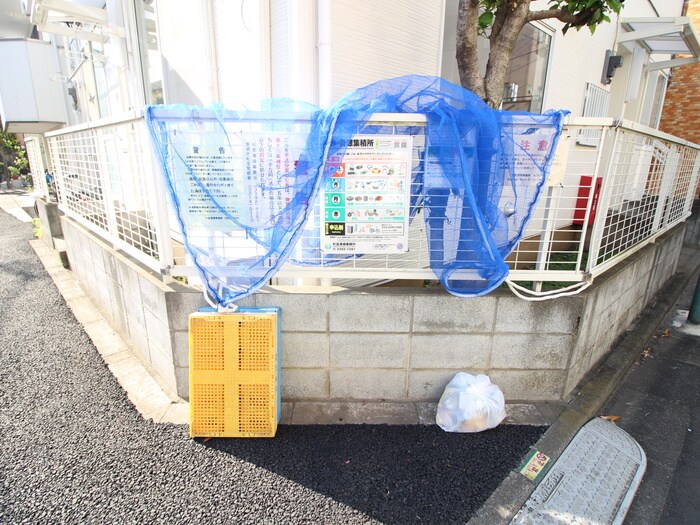 物件外観写真5　(エントランス部分)