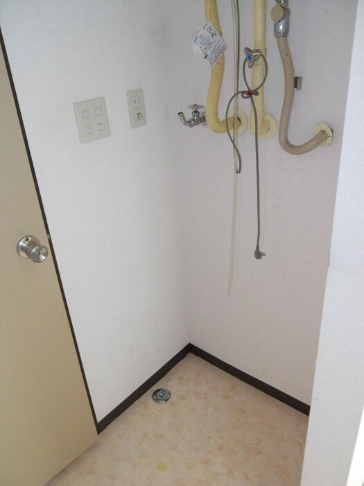 物件内観写真12　(洗濯機置場)